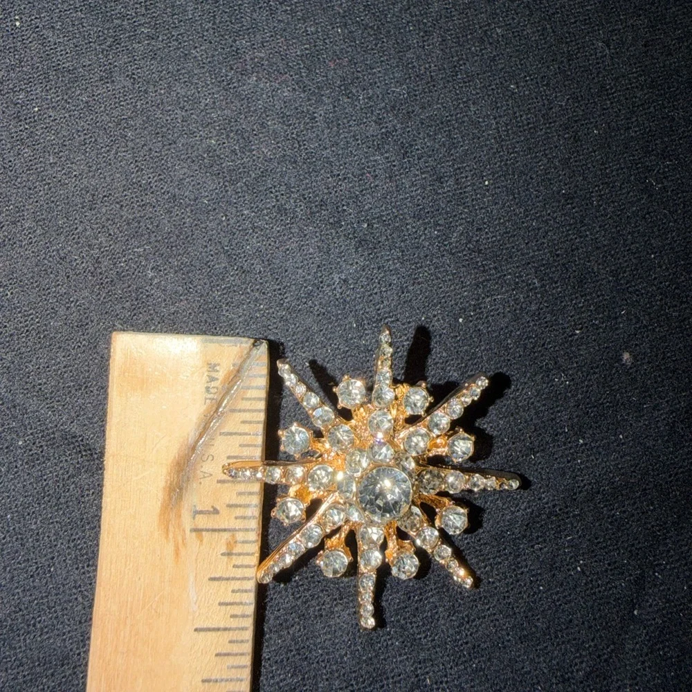 Gold Tone Sunburst Crystal Brooch - Sparkling Clear Stone - Picture 4 of 4